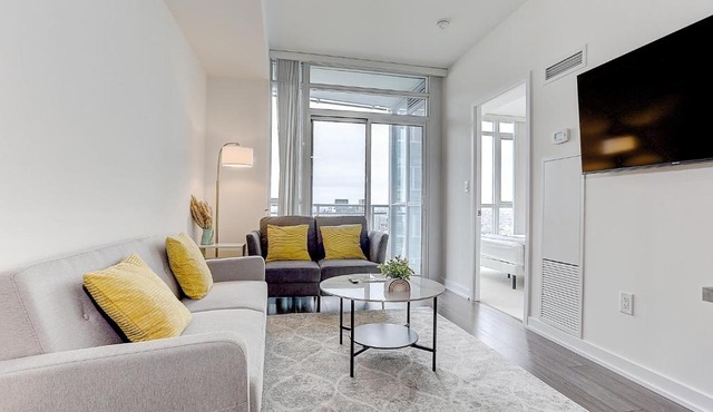 Lakeview 1 Bed 1 Den by Rogers Centre