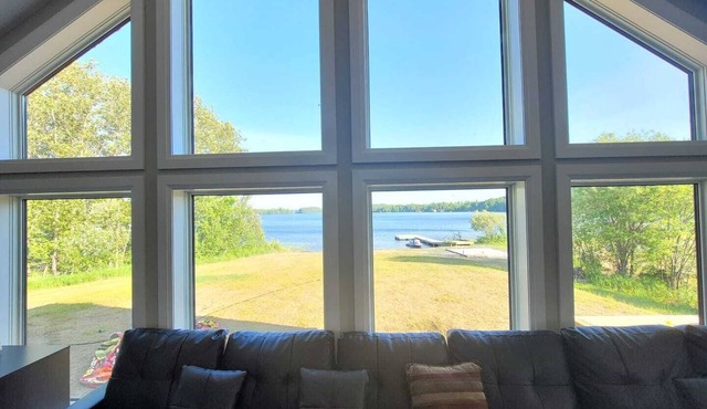 LAKEVIEW-BEAUTIFUL BRAND NEW COTTAGE PRIVATE BEACH