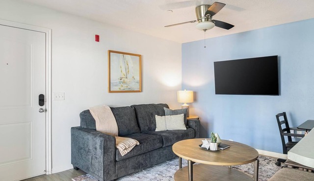 Landing | Chic 2BD, Pool, Gym