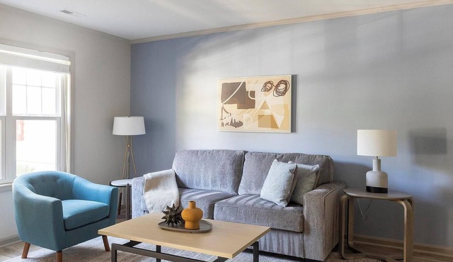 Landing | Chic 2BD, Tennis Court, Pool