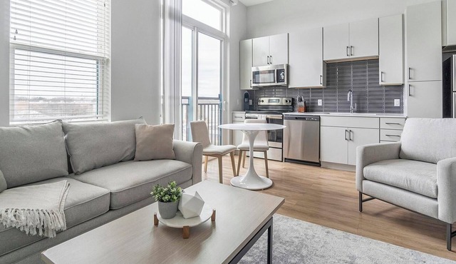 Landing | Stunning Studio, Pool, Gym