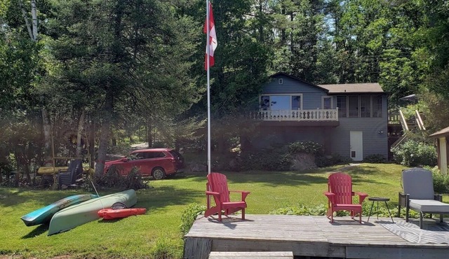 Lands End Cottage on Stoney Lake