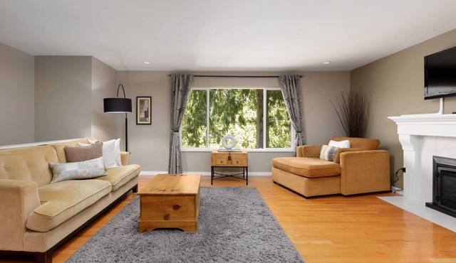 Large 3-BD, 3-WC, 9 minutes to BC Ferries, 5 minutes to Tsawassen Mills