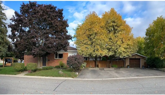 Large, bright garden level - in a great location!