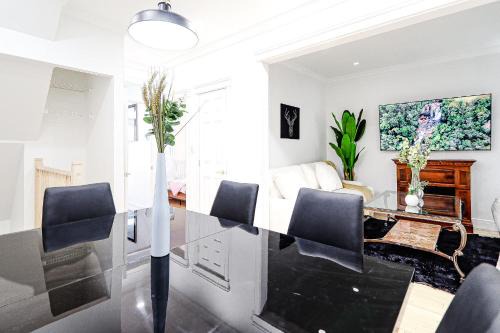 Large Family Duplex for 10 Guest with 2 private Parking