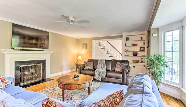 Large Private Yard: Grand Worcester Getaway