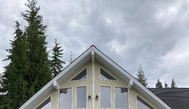 Large & spacious, open concept lake & mountain view family home in Sorrento.