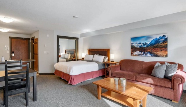 LARGE Studio | Ski In/Out | Pools & Hot Tubs | Central Upper Village Location
