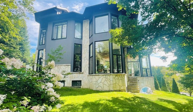 Laurentians house Sainte anne des lacs, access to lac Guindon, Tennis court