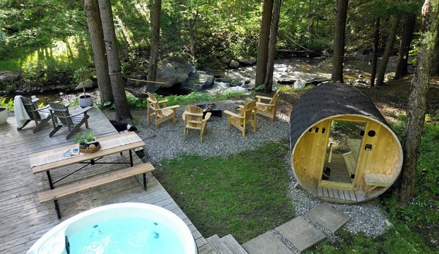 Le 88 Howard - Spa, Sauna, River & Cute Bridge!