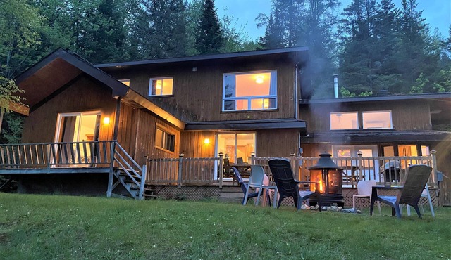 Le2140, Chalet rustique avec plage au Lac Sarrazin