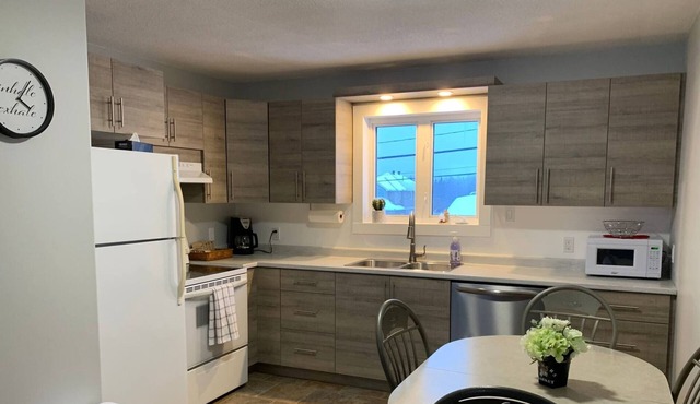 Le Chalêt - 4 Beds, 2 Bath. Quiet and comfortable