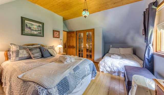 Le Domaine de l'Étang, Traditional Chalet: 4 adults and 2 children