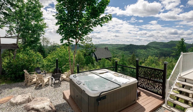 Le Grand Bonheur with wood-burning fireplace and spa