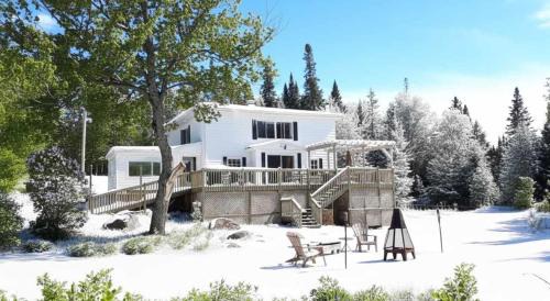 Le Grand Heron - Waterfront Cabin with Spa
