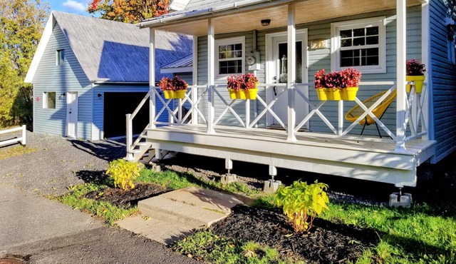 Le Havre du Canal cozy and peaceful ancestral waterfront home
