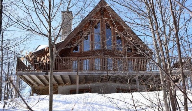 Le montagnard #057; Majestic log home in the wood and only 20 minutes from Mont-Tremblant