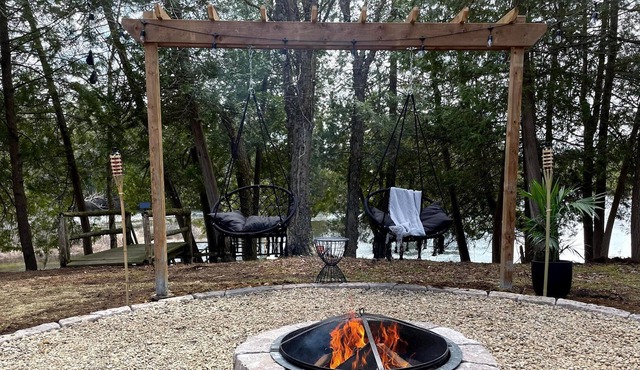 Le petit Renard spa and waterfront chalet