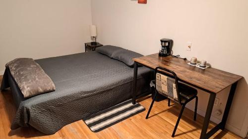 Le1226-Private Room 5 with Free WIFI and Parking