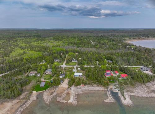 Len Cove - Your Lakeside Retreat in Howdenvale