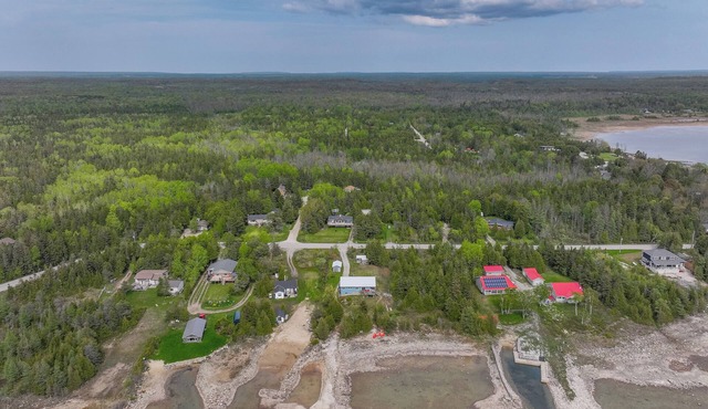 Len Cove - Your Lakeside Retreat in Howdenvale
