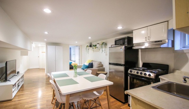 Leslieville Cozy & Bright Apt in Trendy Beaches