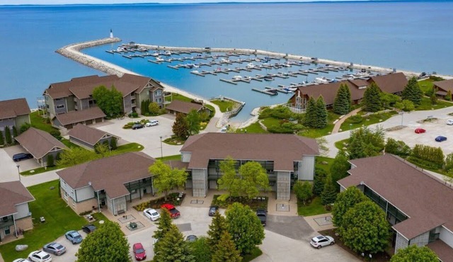 Lighthouse Point Collingwood Fully Furnished 2 Bed, 2 Bath with Water Views!