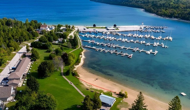 Lions Head Beach Motel & Cottages