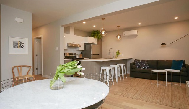 Little Italy - Montreal Contemporary Apartment