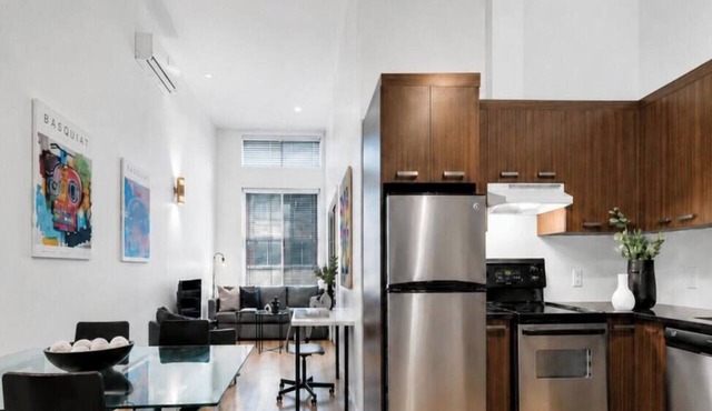 LiV MTL Main Plateau Urban Suites Near Downtown Montreal