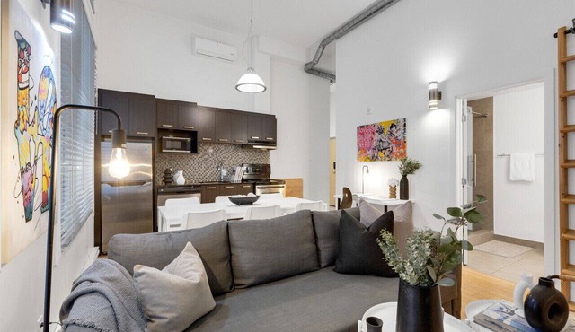 LiV MTL Main Plateau Urban Suites Near Downtown Montreal