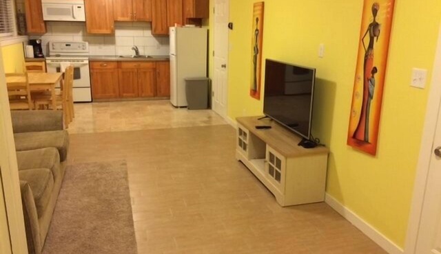 LongTerm Rental - Black Mountain, 1 Bdm + Mud Room Bright Basement Suite