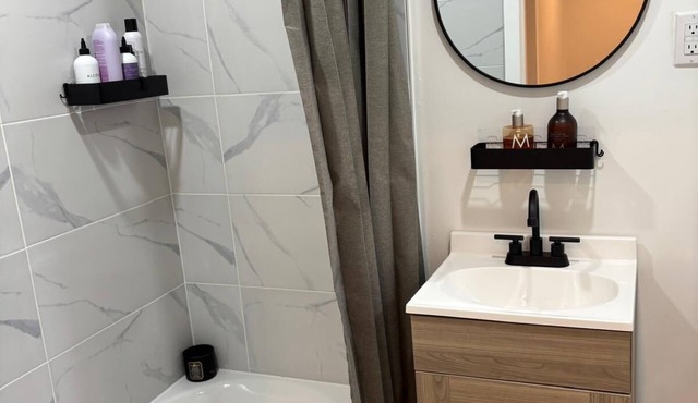 lovely 1 bedroom apartment in a quiet neighborhood.
