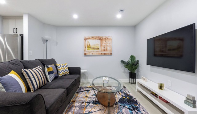 Lovely 2Bedroom/1Bath Private Suite + Free parking + Separate HVAC Entire Suite!