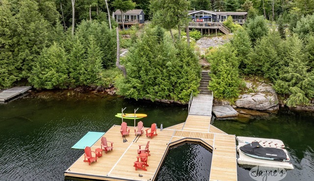 Lovely 6 bed 4 bath cottage on Clear Lake with Bunkie