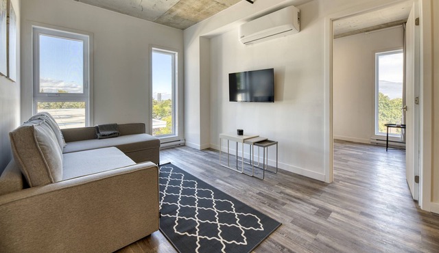 Lovely new condo