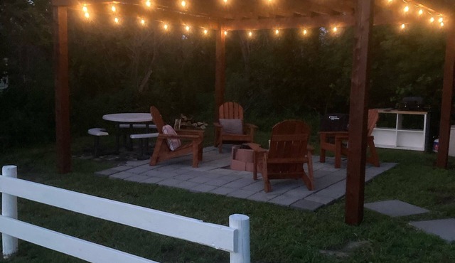 Lovely private cabin located in the country - ask us about family reunions also