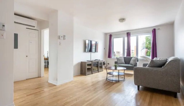 LOVELY RENTAL UNIT ⭐️ BALCONY⭐️ HIGHWAY 40