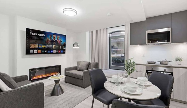Lower 1BR Boutique Suite Sleeps 3 WiFi+Parking