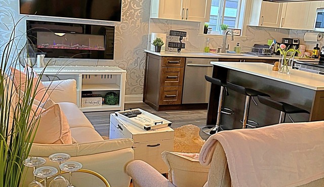 Lux 3 Bedroom Suite - Bear Mountain - Rainforest Retreat, Victoria, BC,