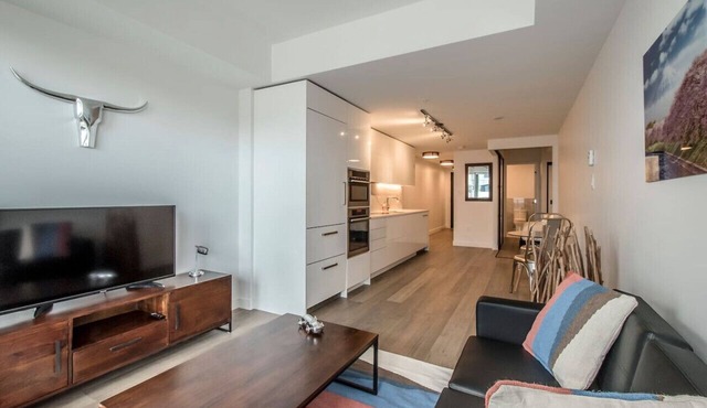 Luxe 1BR Apt with Pool, GYM and On-Site Theater