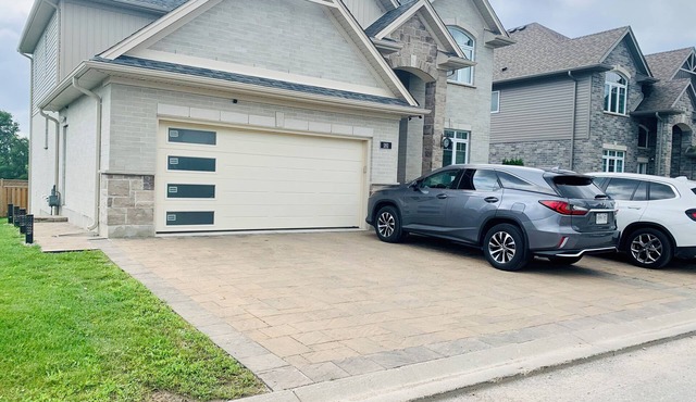 Luxe 3-bedroom unit in North London, close to Masonville and Western University