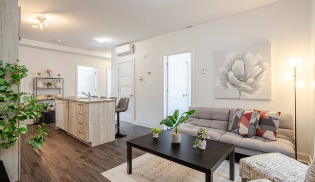 Luxurious 4 BR Suite in Griffintown