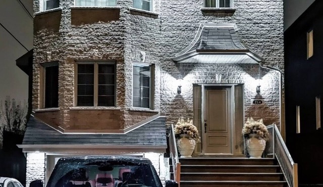 Luxurious all-inclusive basement 5 minutes from the Gare de Vimont, Laval.