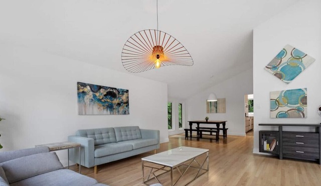 *Luxurious Haven* - Pool, Spacious Yard & Fire Pit