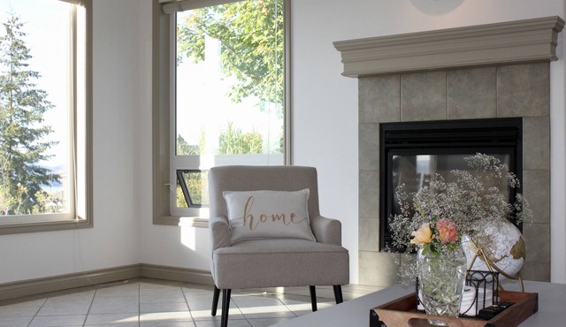 Luxurious Kelowna Retreat - Ideal for Families, Relocation, Romantic Getaways