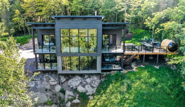 Luxurious Modern Mansion - Private Jacuzzi & Sauna