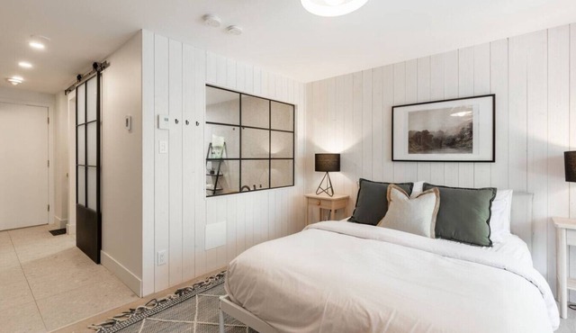 Luxurious & Modern Tremblant Loft+ Pool&Spa Access