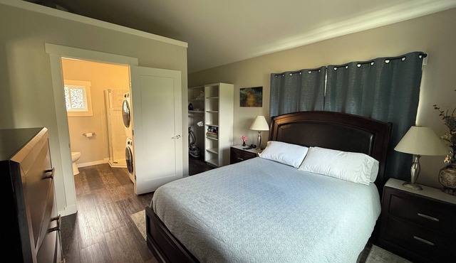 Luxurious private Atlin retreat w/hot tub under the stars, BBQ and fire pit!!