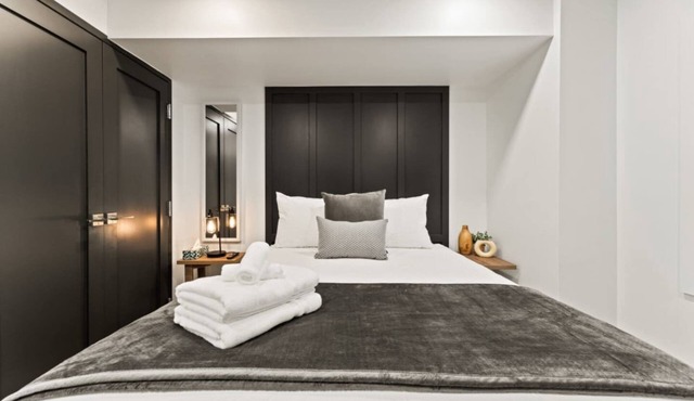 Luxury 171-6 Condos with Magnificent Lakeview
